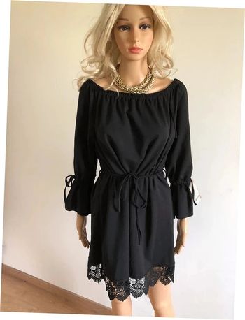 Robe noire neuve avec dentelle New Collection taille unique