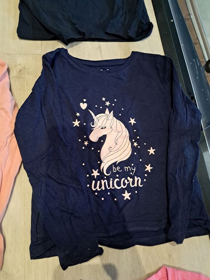 Lot de t shirts à manches longues 6ans fille neufs excellent état - photo numéro 8