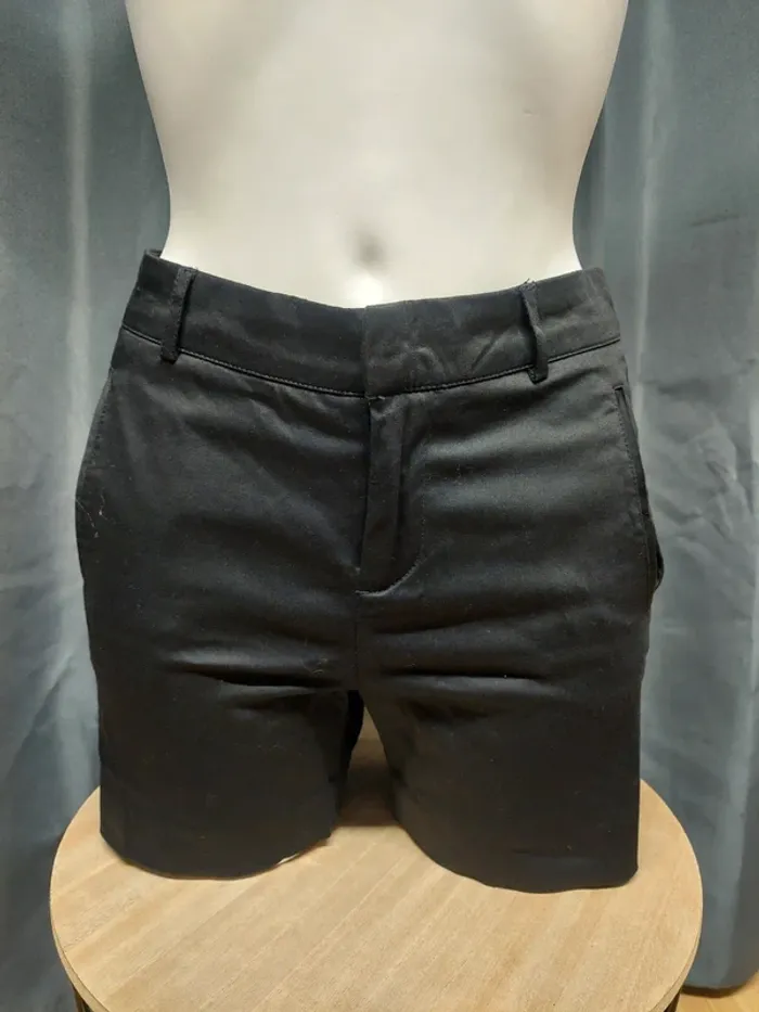 Short noir taille 34
