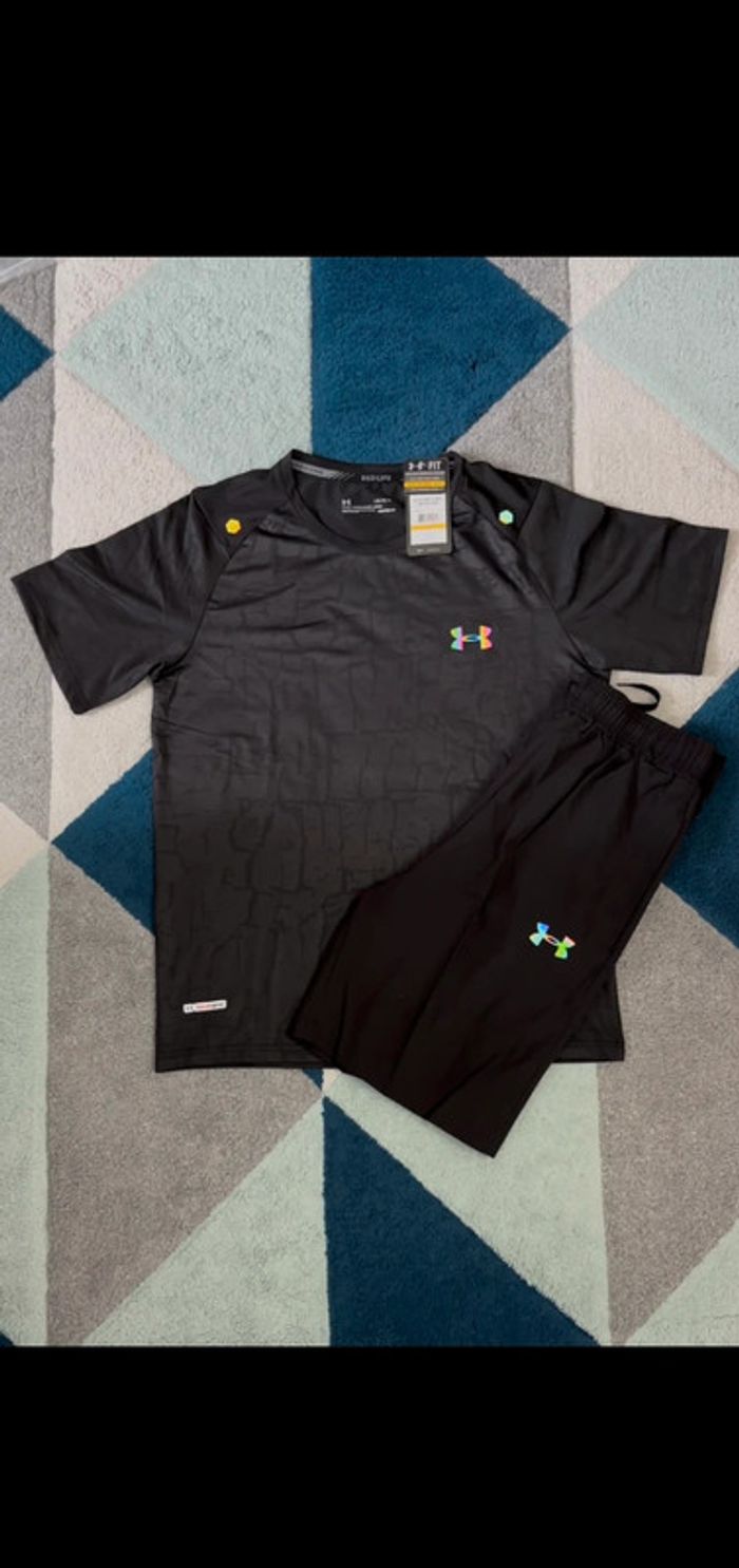 Ensemble Under Armour T-Shirt avec motif et Short Fluorescent Taille L