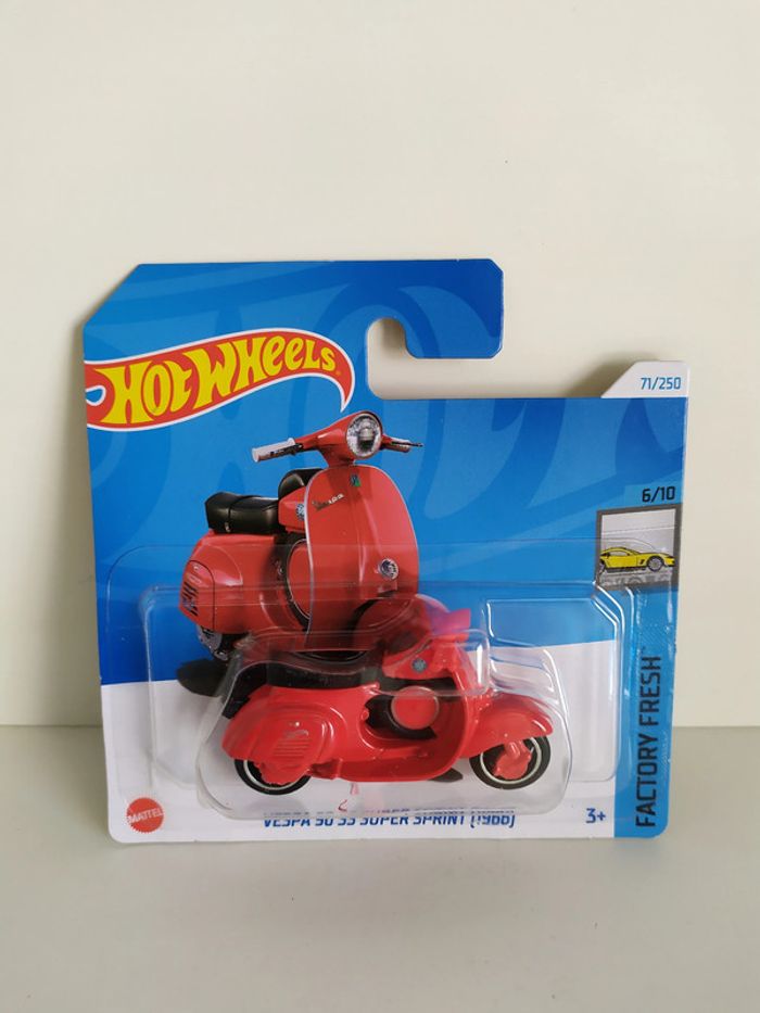 Hotwheels Vespa 90 SS Supersprint 1966 71/250 6/10 factory fresh mattel neuf