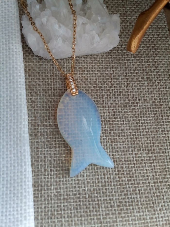 Collier sautoir bohème poisson pierre opaline