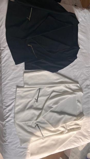 Lot de 2 vestes noir et blanche