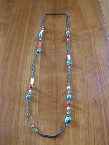 Collier perles de couleur
