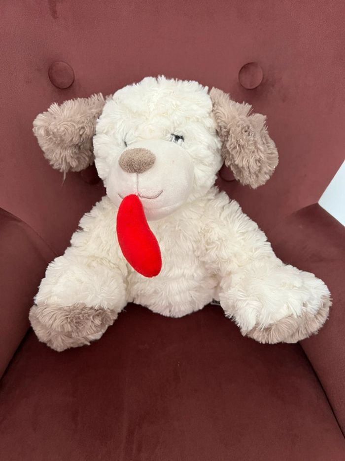 Peluche chien avec cœur