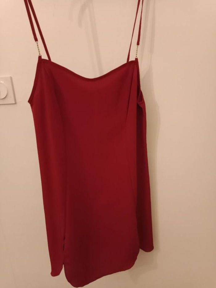 Nuisette rouge foncé