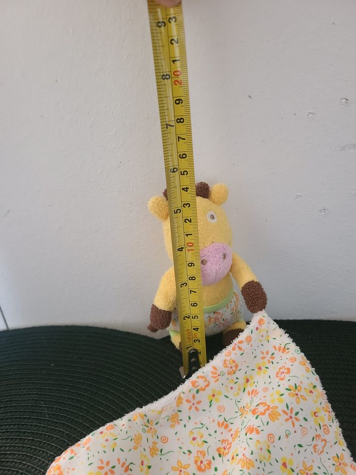 Doudou girafe jaune avec mouchoir LATITUDE ENFANT - photo numéro 3