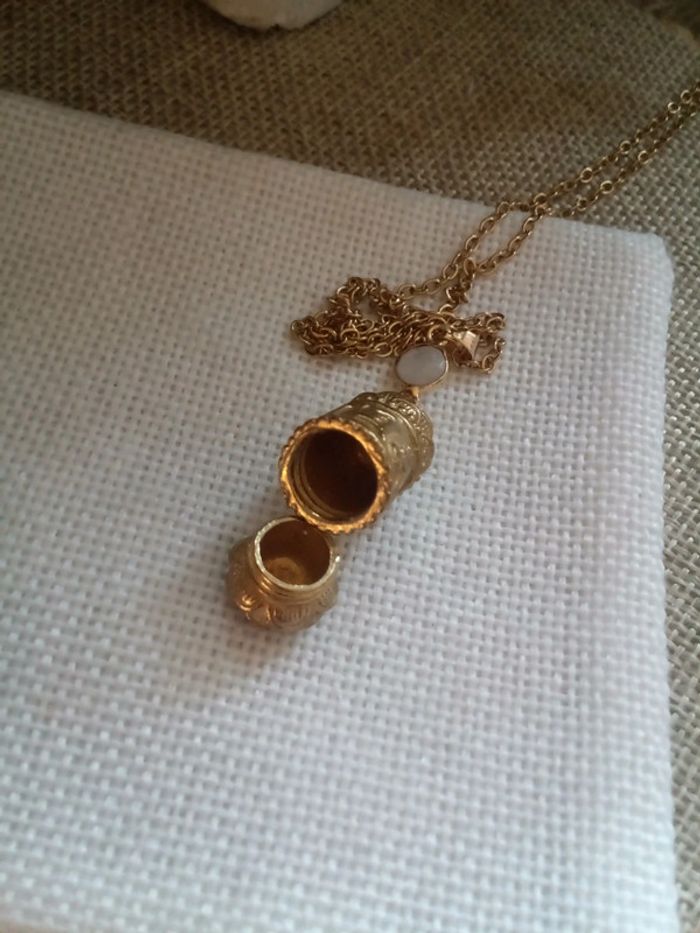 Collier amulette bouddhiste avec pierre de lune - photo numéro 3