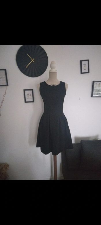 🌸Robe noir avec dentelle dans le dos🌸