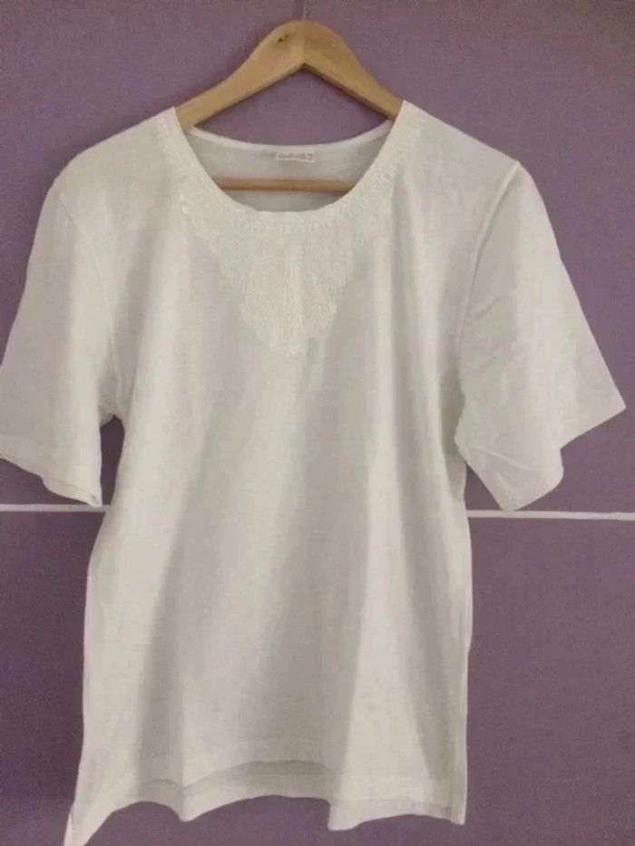 T-shirt à broderies vintage