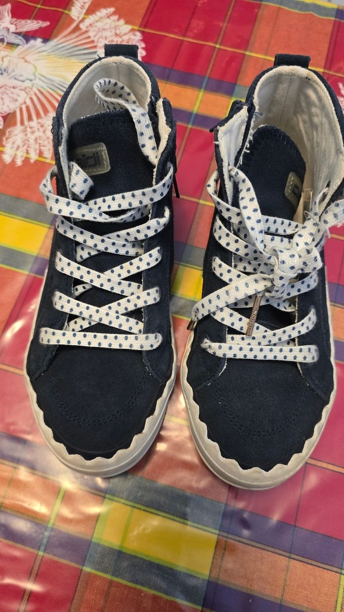 🩷🩷🩷🩷Superbes Baskets et bottines  fille pointure 31 💜💜💜💜💜 - photo numéro 2