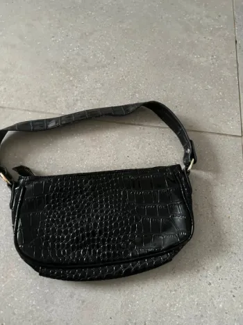 Sac porté épaule noir, très bon état 27x14cm