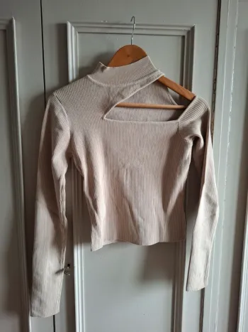 Pull échancré Nakd