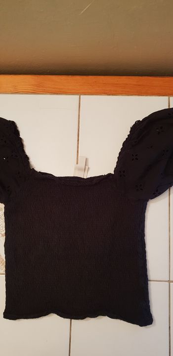 Top court a épaules DÉNUDÉ 