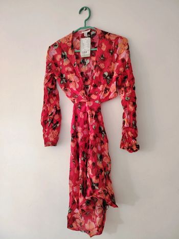 Robe neuve avec étiquette