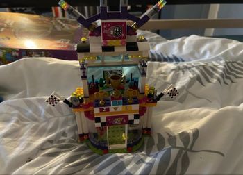 LEGO® Friends Heartlake 41352 La grande course