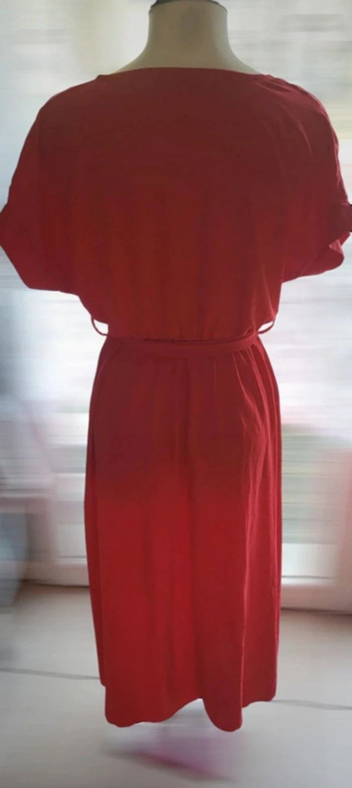 Élégante robe rouge avec ceinture – Parfaite pour toutes occasions - photo numéro 4