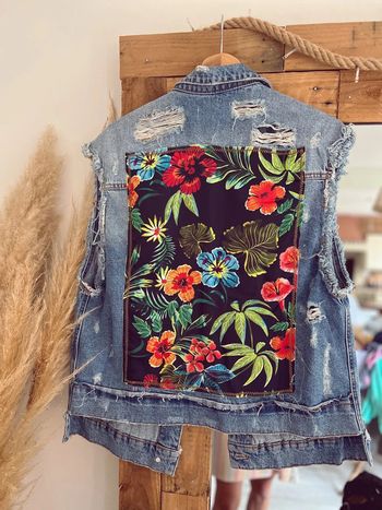 Veste en jean sans manches à fleurs zara neuve