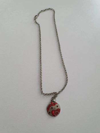 Collier rouge