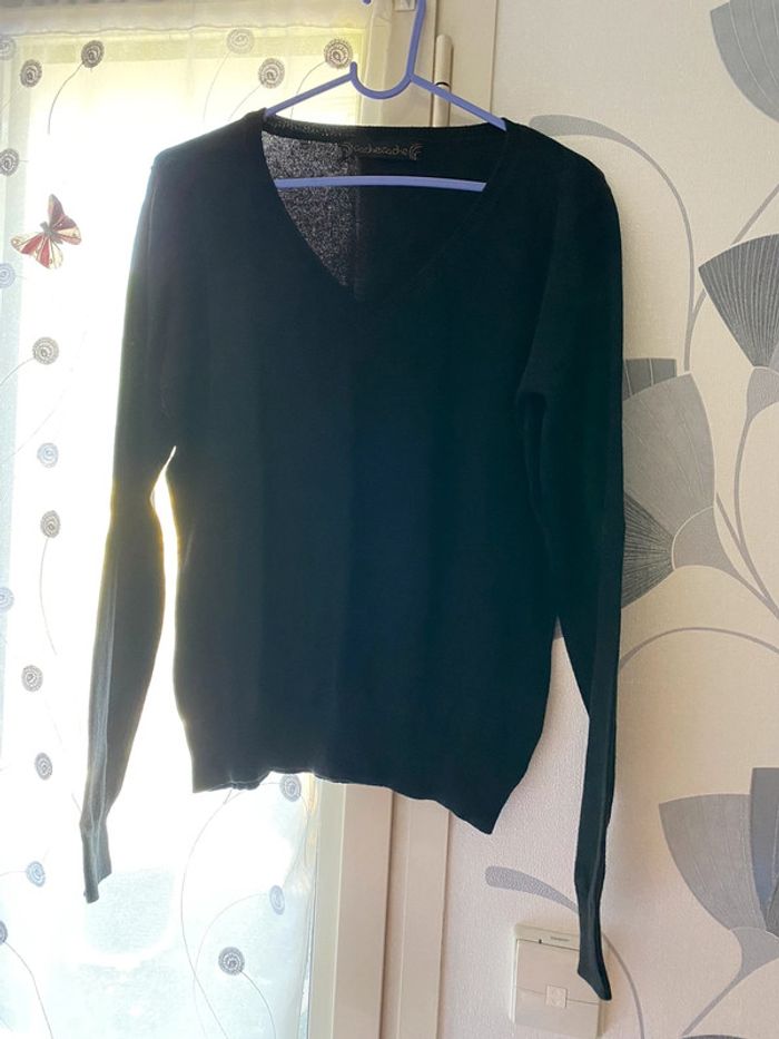 Pull cache-cache col V noir taille 42-44