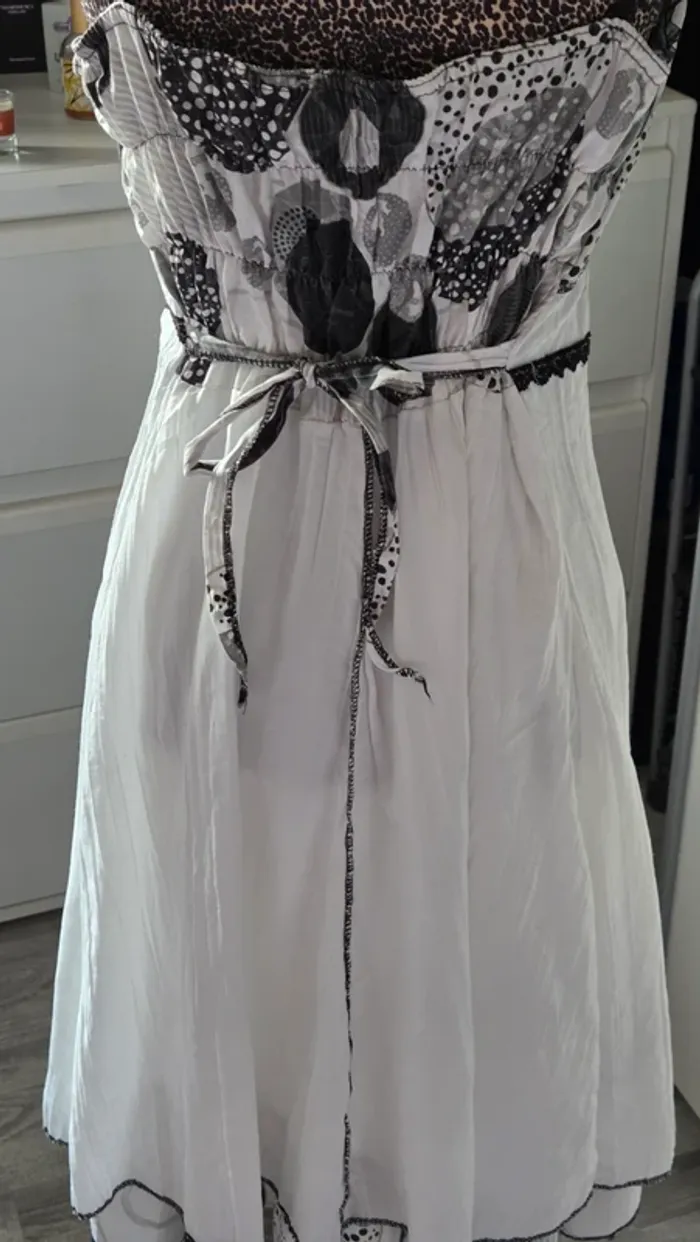 Robe Doublé et réglabe Noir et Blanche de chez Sensation en Taille Unique - photo numéro 5