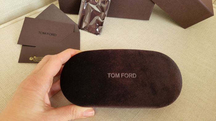 Étui à lunettes Tom Ford noir neuf avec lingette et boîte - photo numéro 3