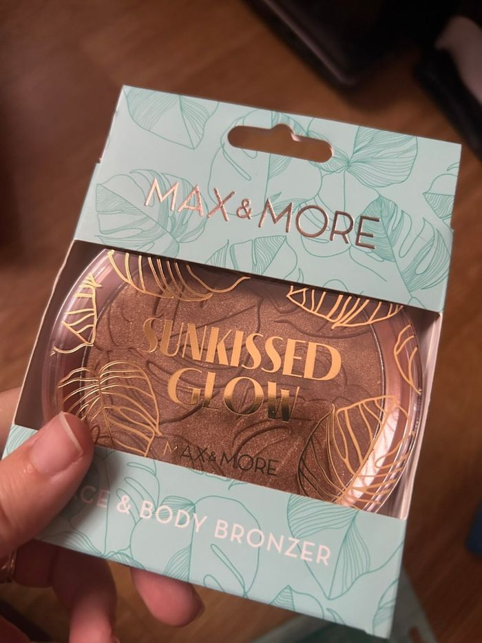 Poudre autobronzante visage & corps Sunkissed Glow – Max & More – neuve - photo numéro 2