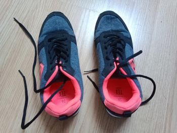 Paire de chaussures de sport fille 🌞