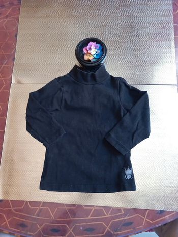 Haut noir a col pratique 9 mois