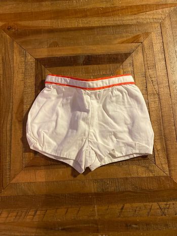 Short blanc liseret orange