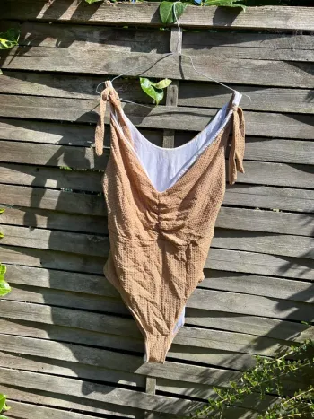 Maillot de bain Shein, taille 2XL taille 48 en très bon état.