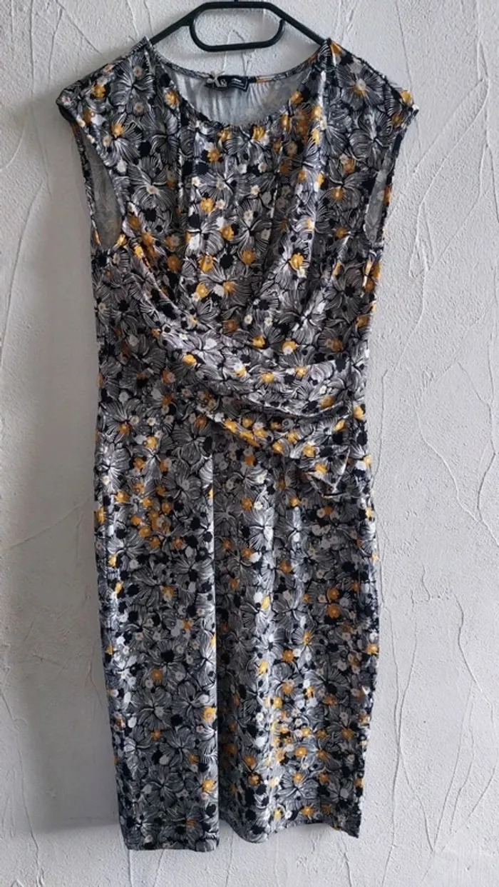 Robe fleurie élégante Taille 1