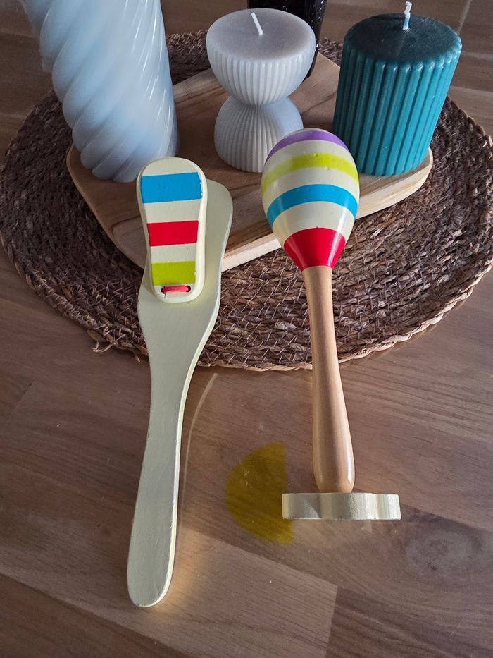 Deux jouets musicaux manuel