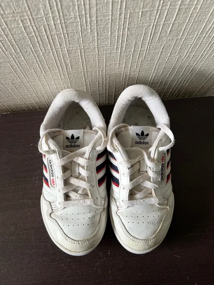 Basket Adidas enfant taille 30 - photo numéro 3