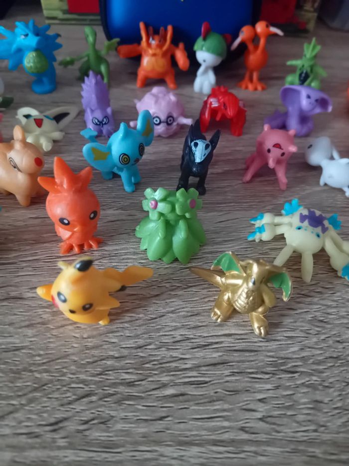 Lot thème pokemon 1 pochette, 24 minis figurines + 2 stylos neufs - photo numéro 6