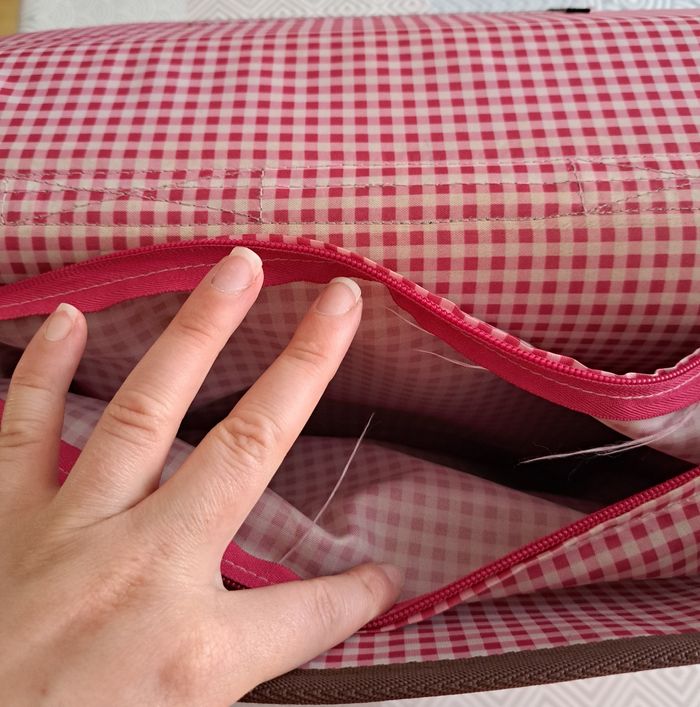 Cartable à motif fleuris très bon état - photo numéro 8