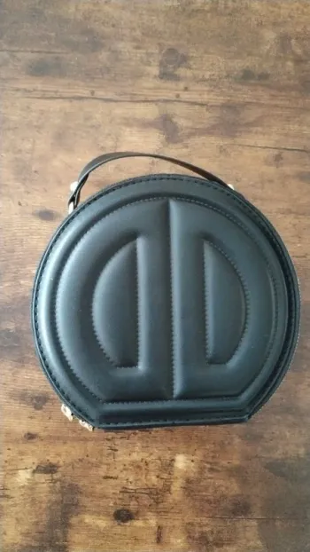 🖤 Sac rond rigide noir intérieur bordeaux