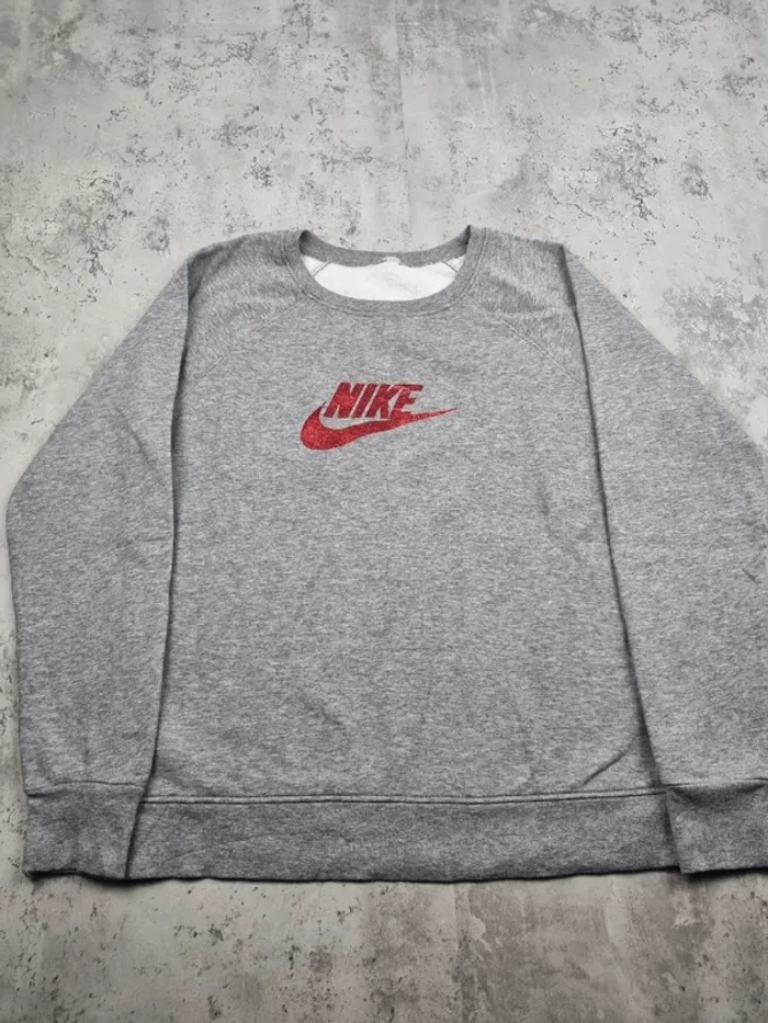 Sweat gris Nike logo rouge – Taille M Femme (mesures en photos) - photo numéro 3