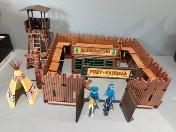 Playmobil Fort Randall Western vintage cowboy Indien Fort avec tour de garde Quartier général Totem Tipi