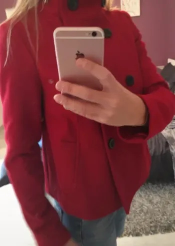 Paletot rouge camaïeu