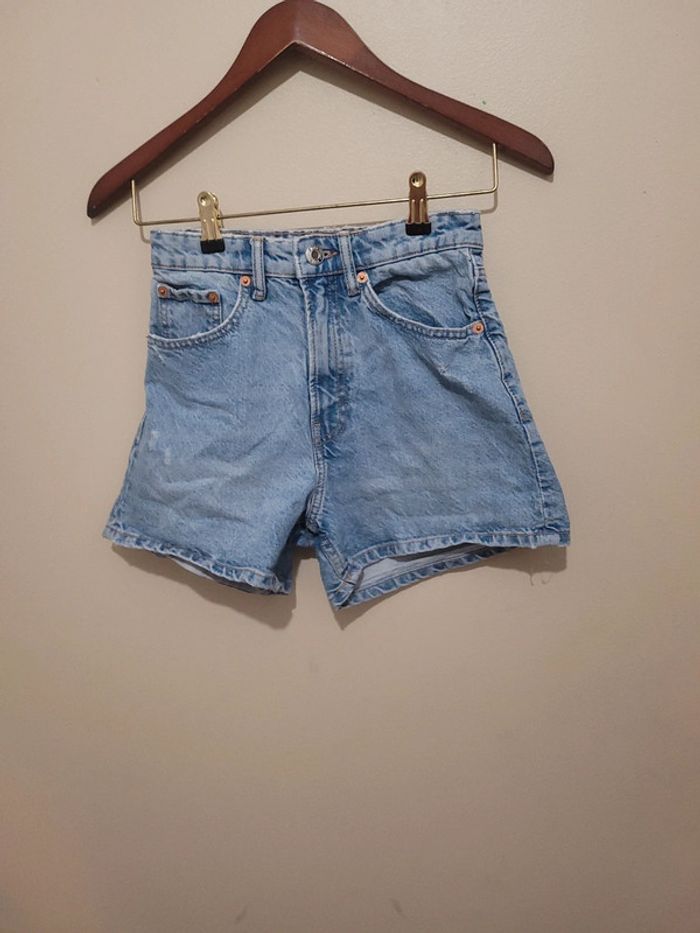 Mini short en jean Marque zara Taille 34 - photo numéro 2