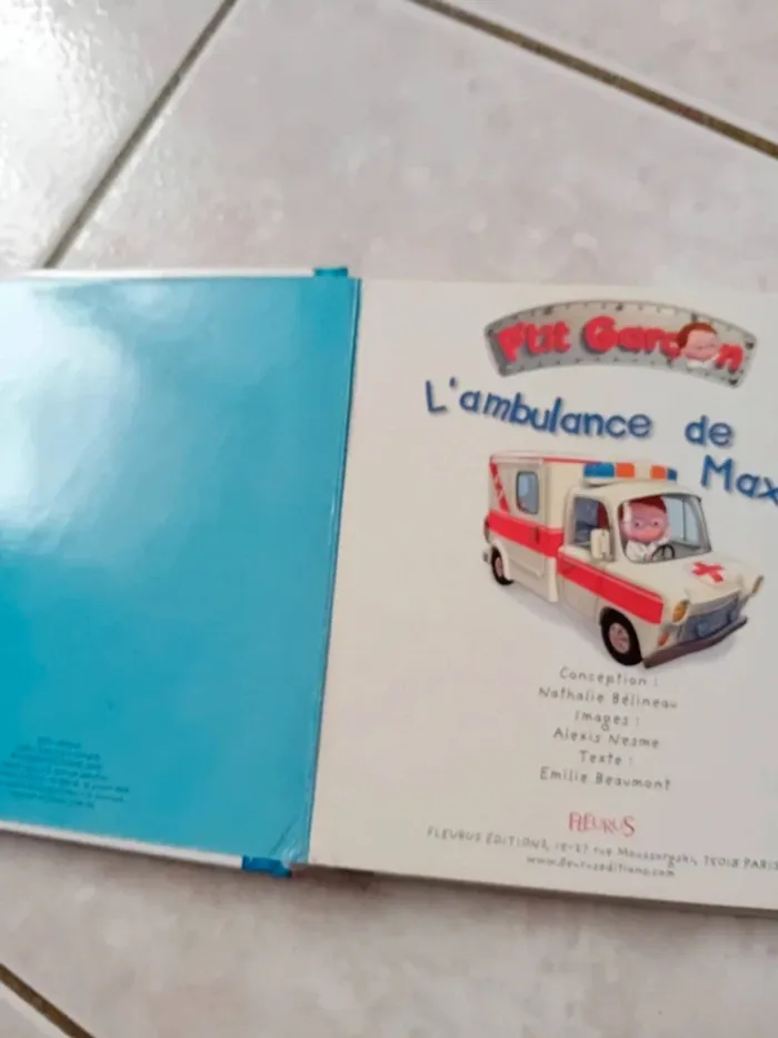 Livre p'tit garçon l'ambulance de Maxence - photo numéro 2