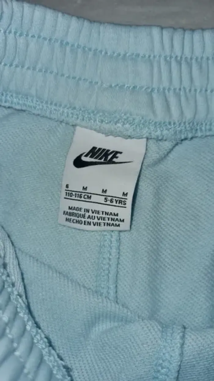 Ensemble nike 5/6 ans en très bon état - photo numéro 13