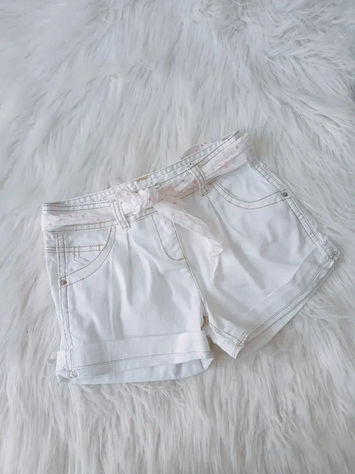 Short blanc en jean avec ceinture 6 ans -114cm
