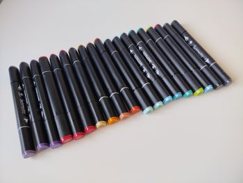 Lot de feutres alcool Winsor & Newton Brushmarker, idéals pour le dessin, l’illustration, le lettering et le coloriage avancé.