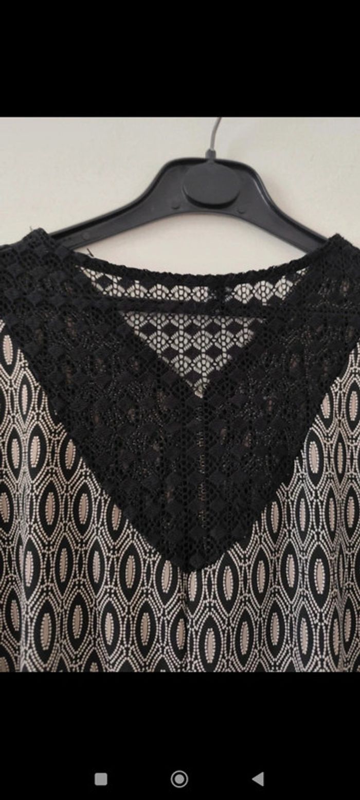 Blouse à motifs noirs et beige dos en dentelle taille S - photo numéro 3