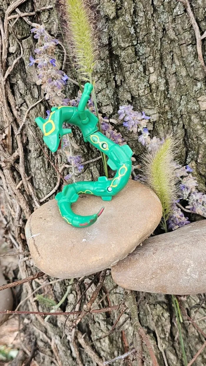 Super figurine Pokemon Nintendo rayquaza macdo