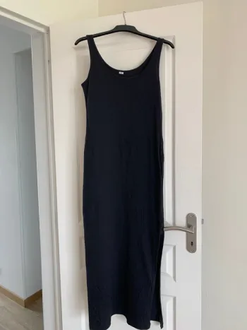 Longue robe noire simple