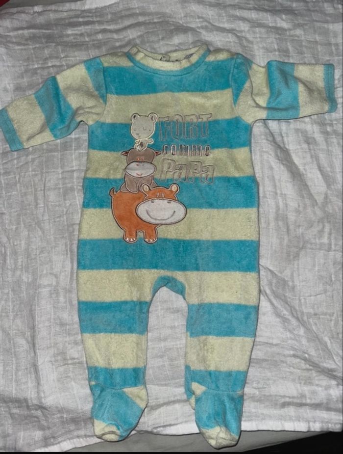 Pyjama, bébé 1 mois