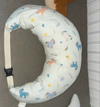 coussin d’allaitement motif licorne